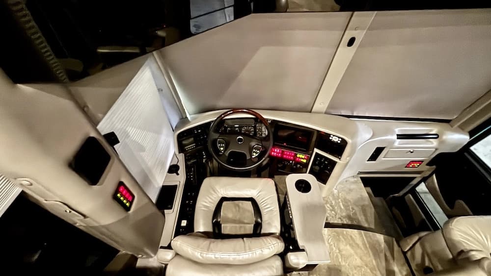 2009 Prevost Featherlite H3-45 Motorcoach - Image 12