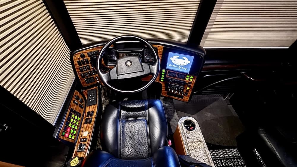 2005 Prevost Marathon XLII Motorcoach - Image 12