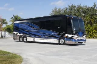2021 Prevost H3-45 bus