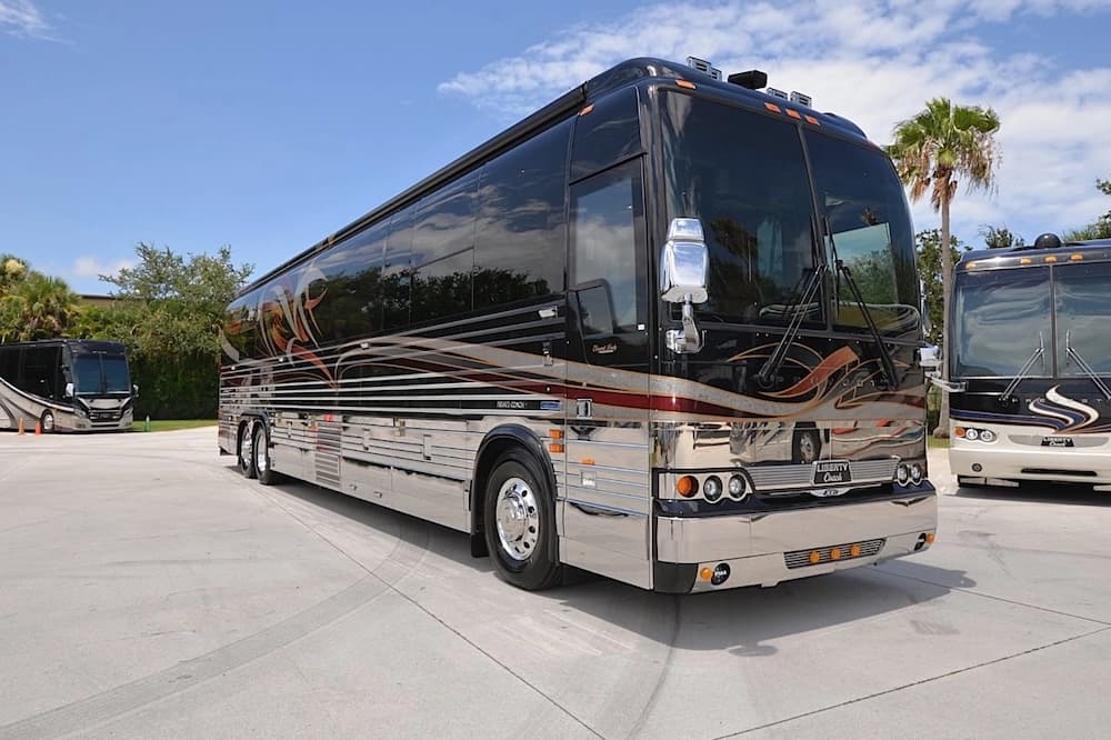 2006 Prevost Liberty Elegant Lady XLII Motorcoach - Image 1