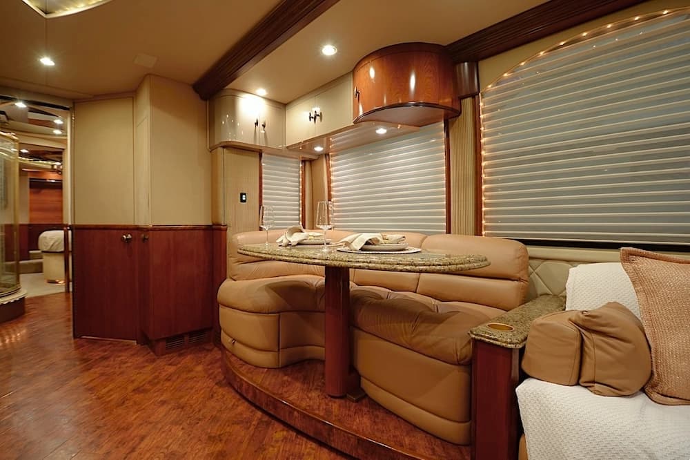 2006 Prevost Liberty Elegant Lady XLII Motorcoach - Image 20