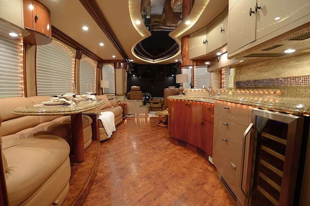 2006 Prevost Liberty Elegant Lady XLII Motorcoach - Image 22