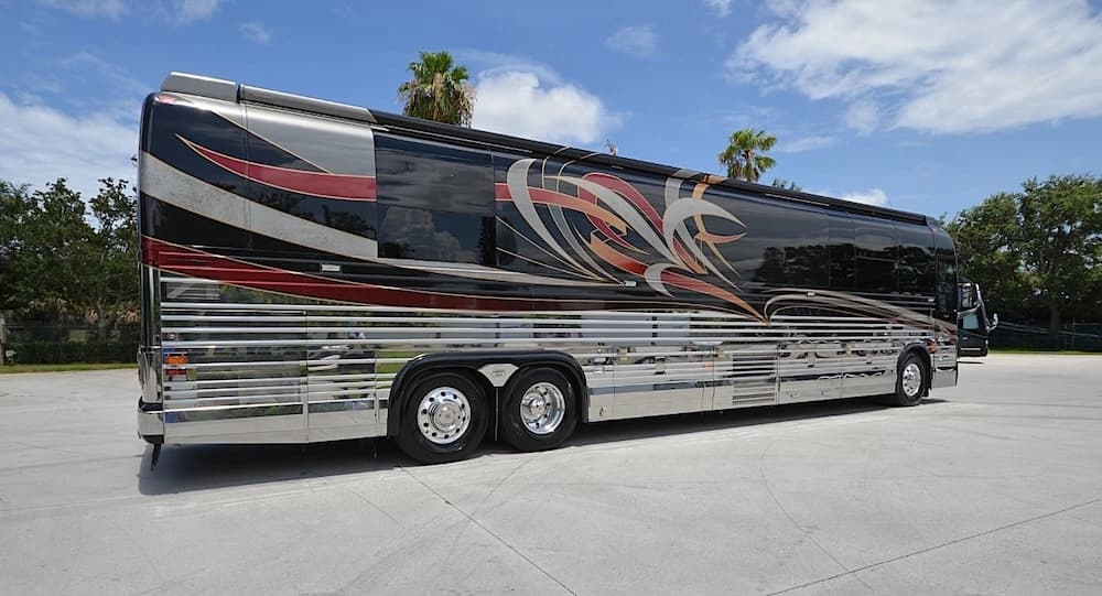 2006 Prevost Liberty Elegant Lady XLII Motorcoach - Image 4