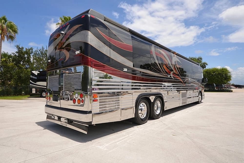 2006 Prevost Liberty Elegant Lady XLII Motorcoach - Image 5