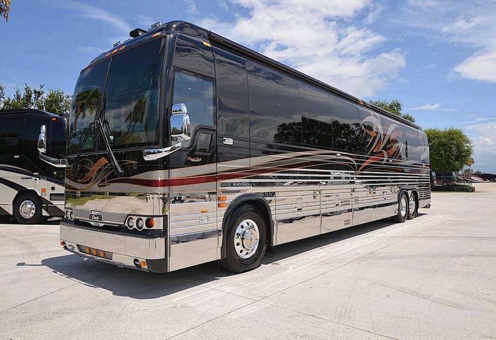 2006 Prevost Liberty Elegant Lady XLII Motorcoach - Image 9