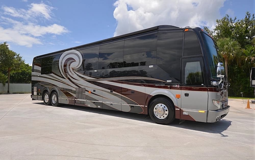 2012 Prevost Liberty Elegant Lady H3-45 Motorcoach - Image 2