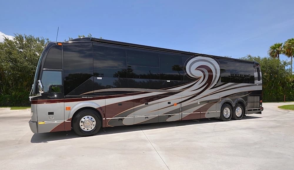 2012 Prevost Liberty Elegant Lady H3-45 Motorcoach - Image 11