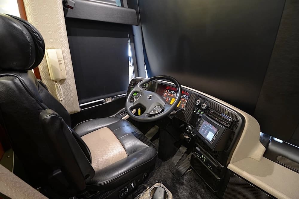2012 Prevost Liberty Elegant Lady H3-45 Motorcoach - Image 17