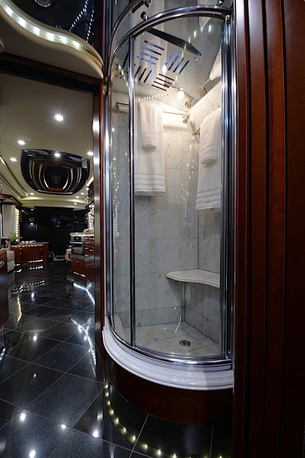 2012 Prevost Liberty Elegant Lady H3-45 Motorcoach - Image 25