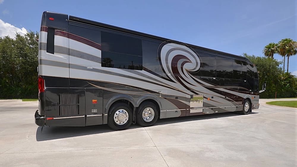 2012 Prevost Liberty Elegant Lady H3-45 Motorcoach - Image 4