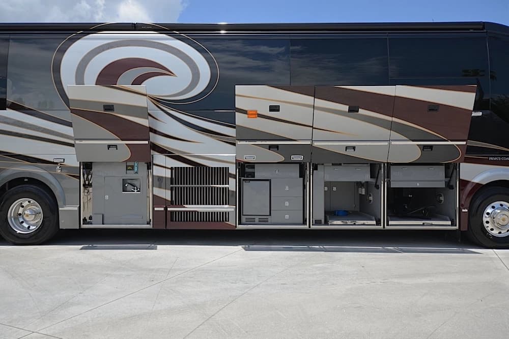 2012 Prevost Liberty Elegant Lady H3-45 Motorcoach - Image 6