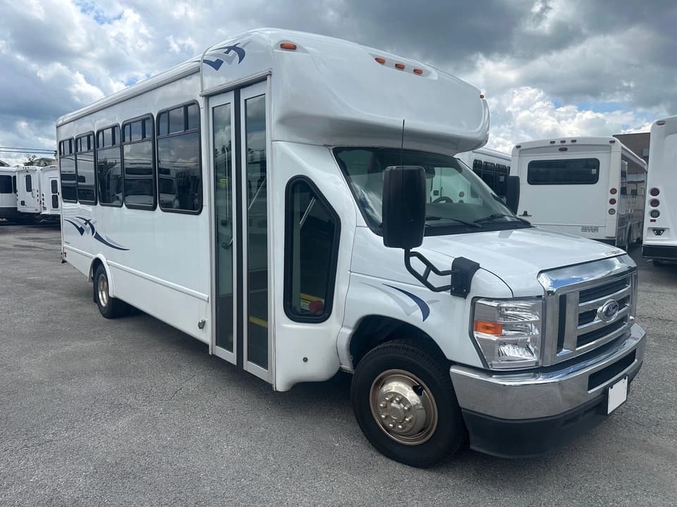 2024 Ford E450 Starcraft Allstar Cutaway - Image 1