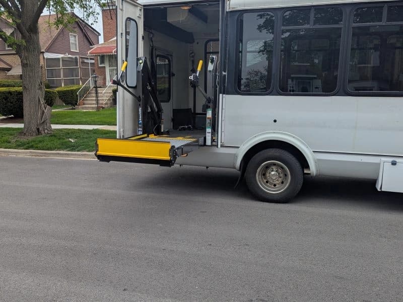 2006 Ford E450 ADA Shuttle Bus - Image 2