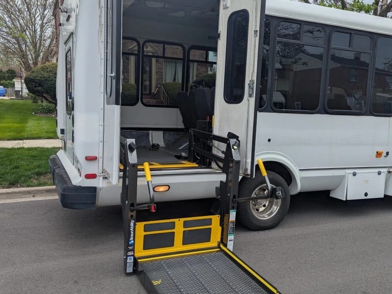 2006 Ford E450 ADA Shuttle Bus - Image 11