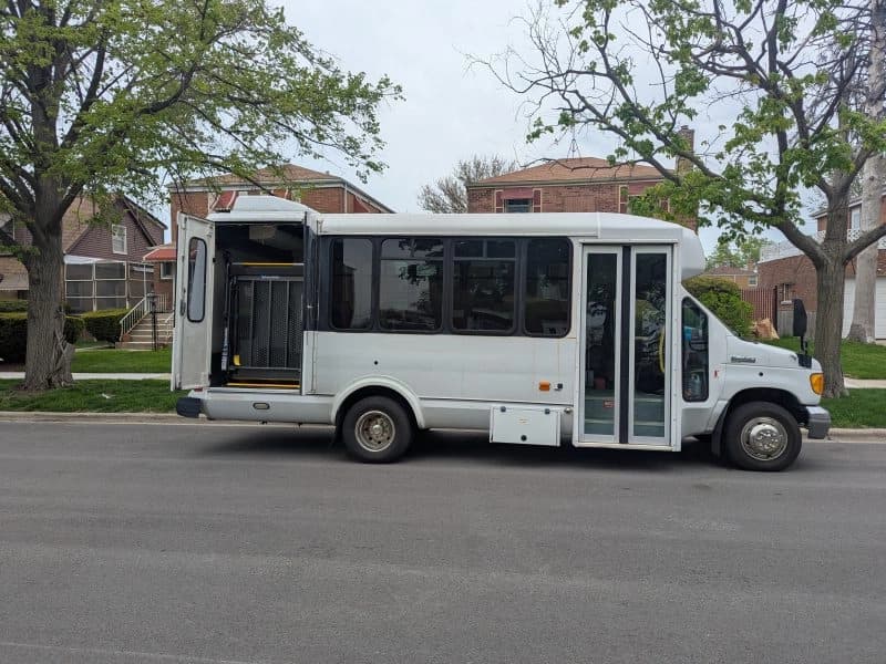 2006 Ford E450 ADA Shuttle Bus - Image 17