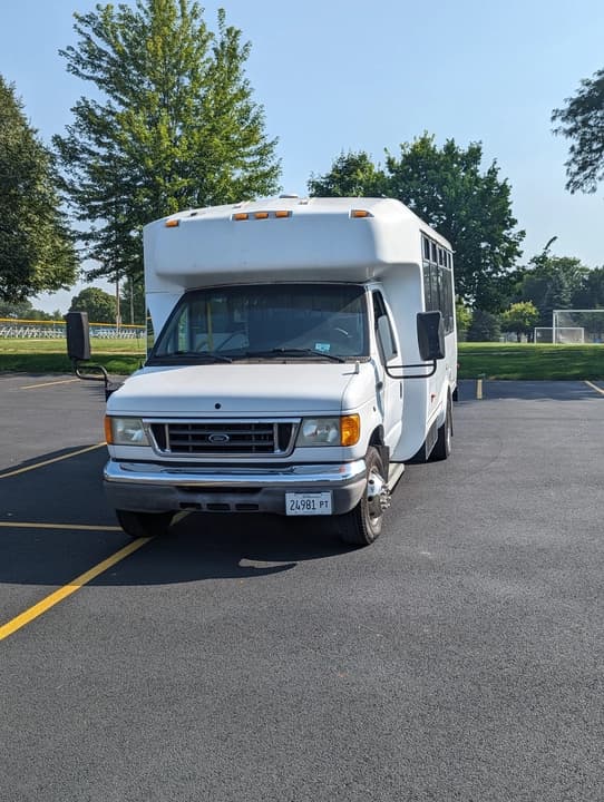 2006 Ford E450 ADA Shuttle Bus - Image 27