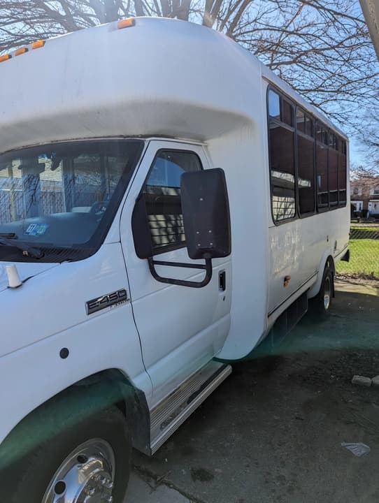 2006 Ford E450 ADA Shuttle Bus - Image 30