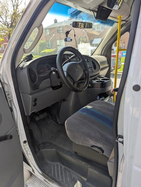 2006 Ford E450 ADA Shuttle Bus - Image 4