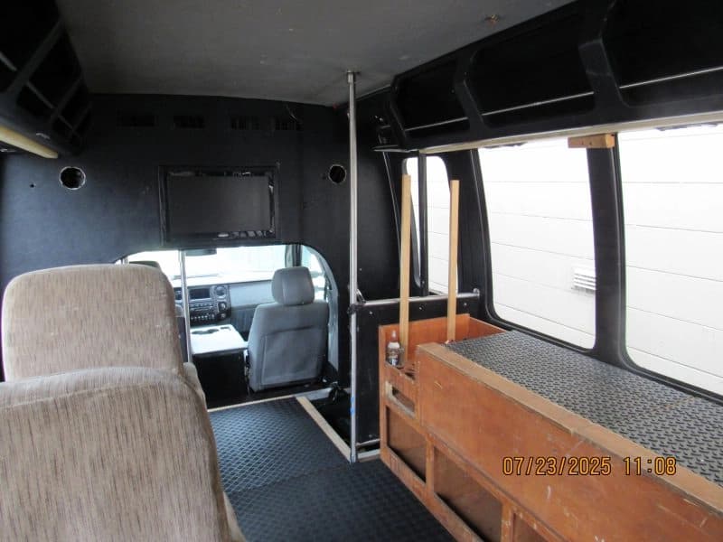 2013 Ford F-550 Conversion/Specialty - Image 8