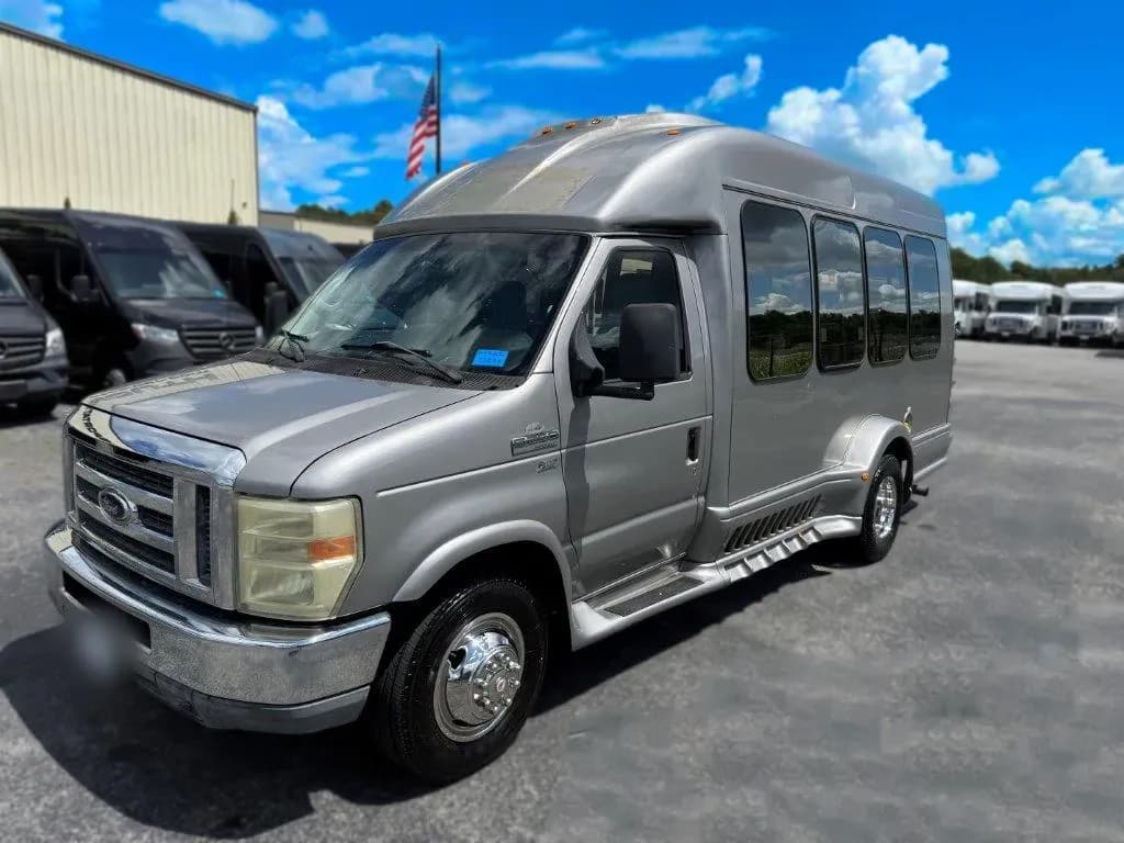 2011 Turtle Top Van Terra Shuttle Bus - Image 2