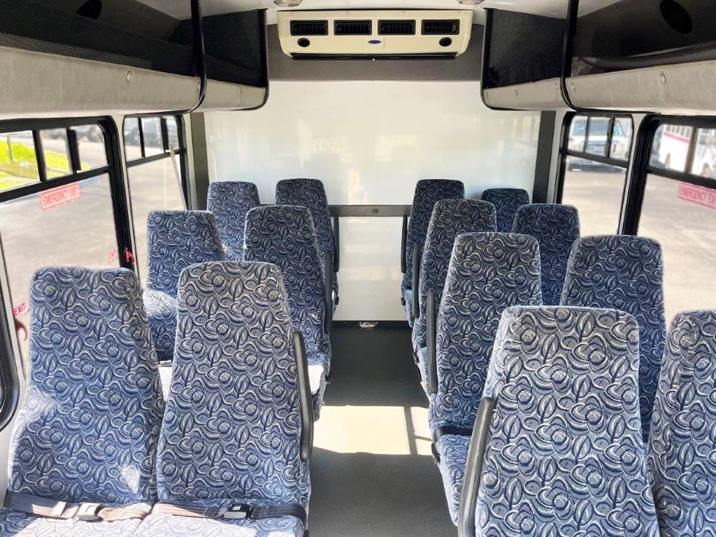 2011 StarTrans Senator Shuttle Bus - Image 4