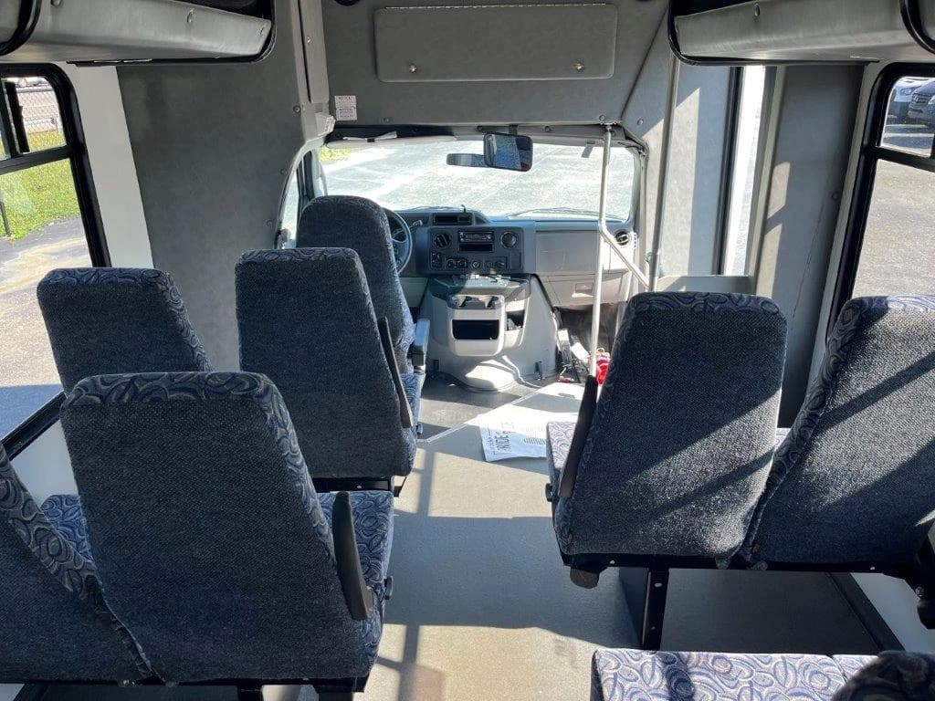 2011 StarTrans Senator Shuttle Bus - Image 7