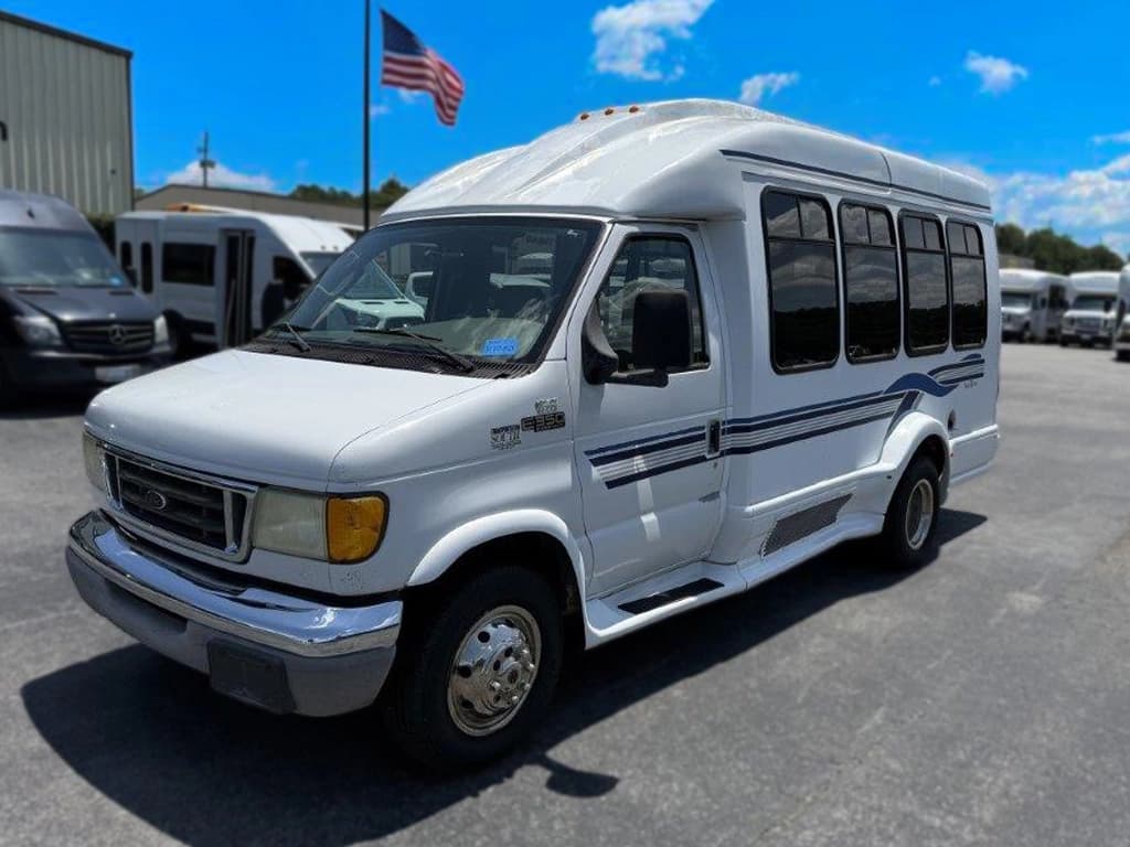 2003 Turtle Top Van Terra Shuttle Bus - Image 2