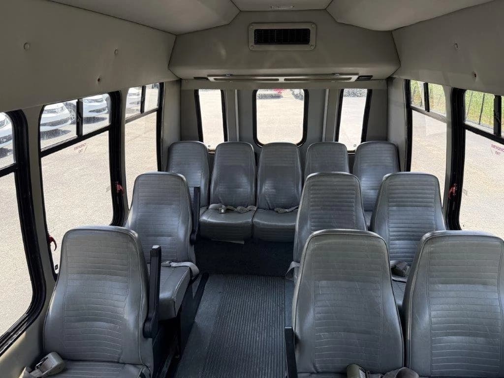 2003 Turtle Top Van Terra Shuttle Bus - Image 4