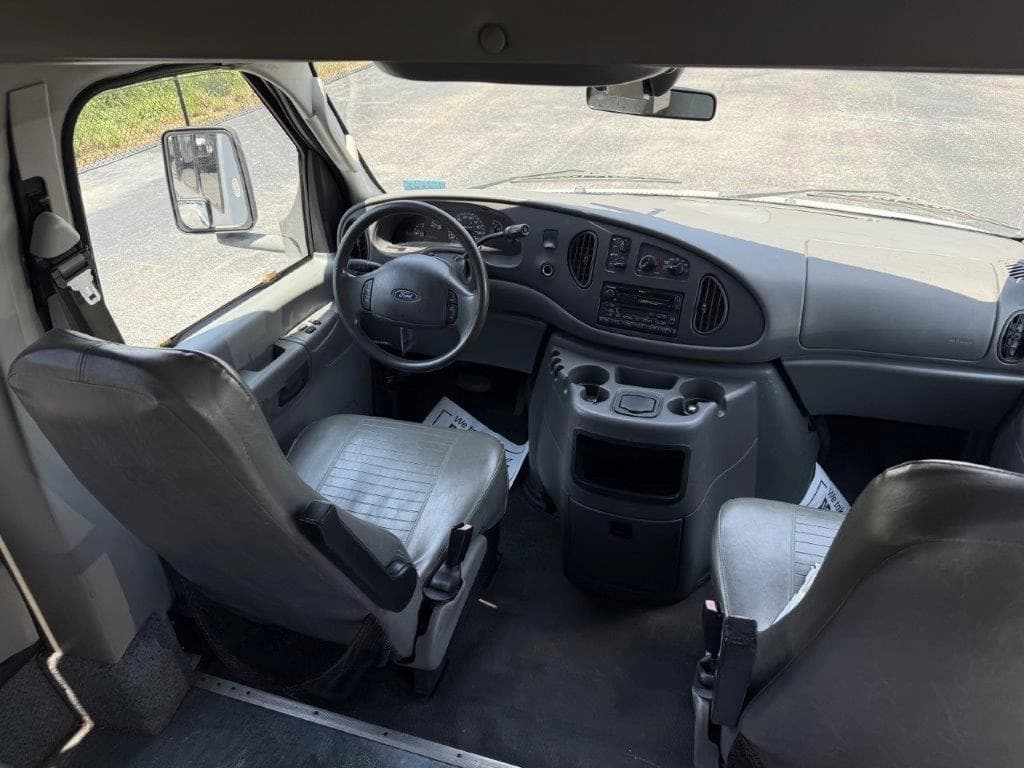 2003 Turtle Top Van Terra Shuttle Bus - Image 6
