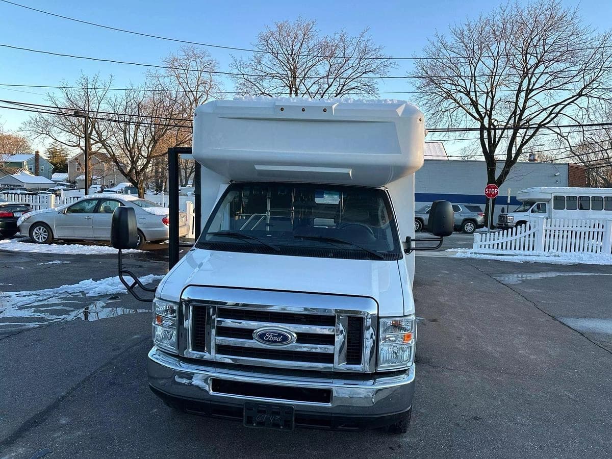 2017 Ford E450 Non-CDL ADA Shuttle Bus - Image 2