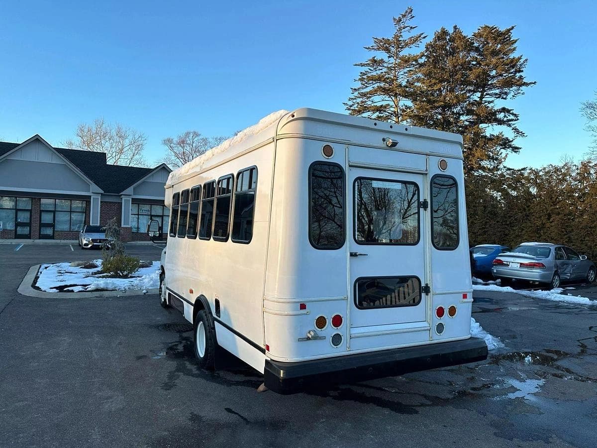 2017 Ford E450 Non-CDL ADA Shuttle Bus - Image 3