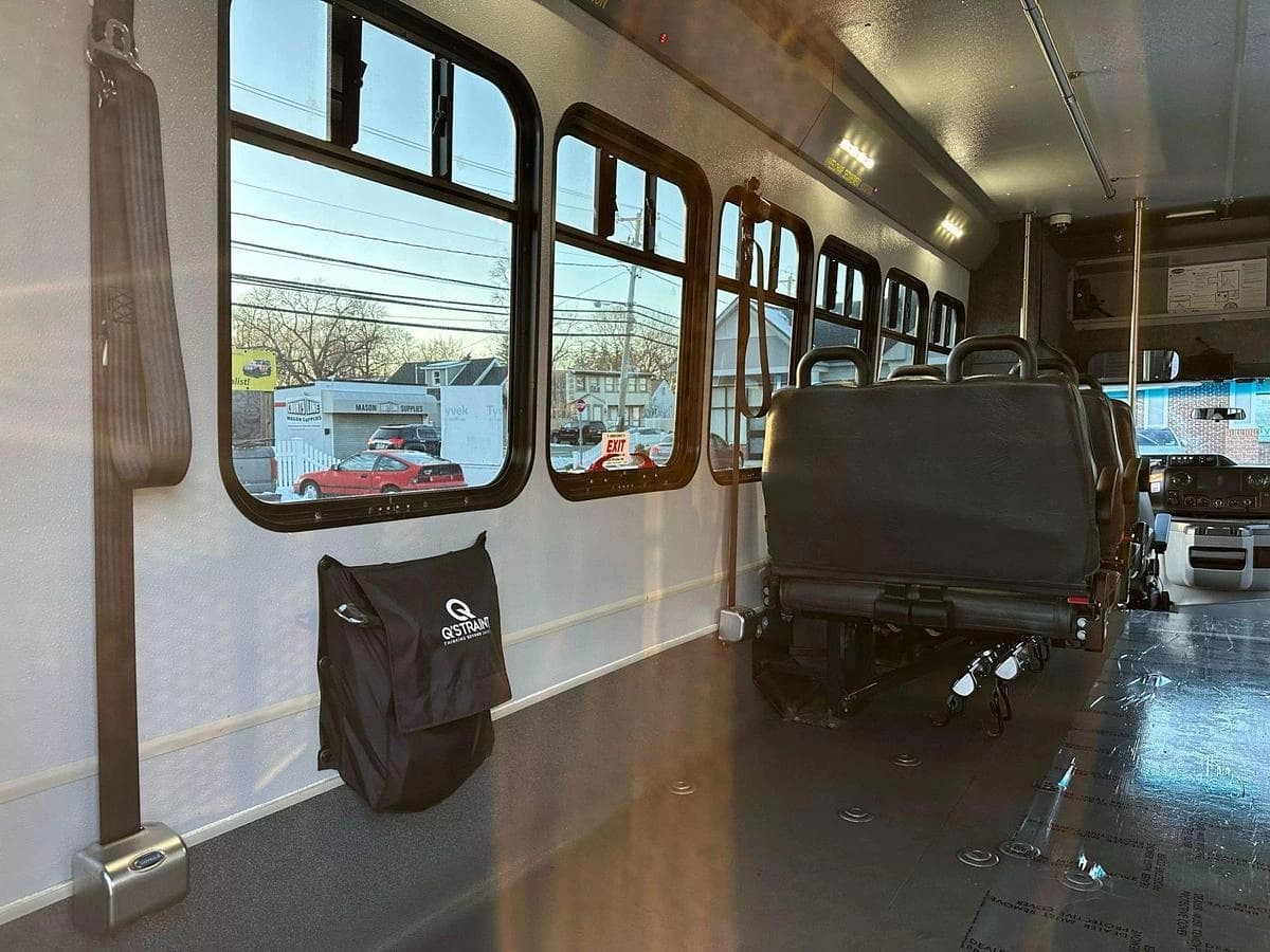 2017 Ford E450 Non-CDL ADA Shuttle Bus - Image 11