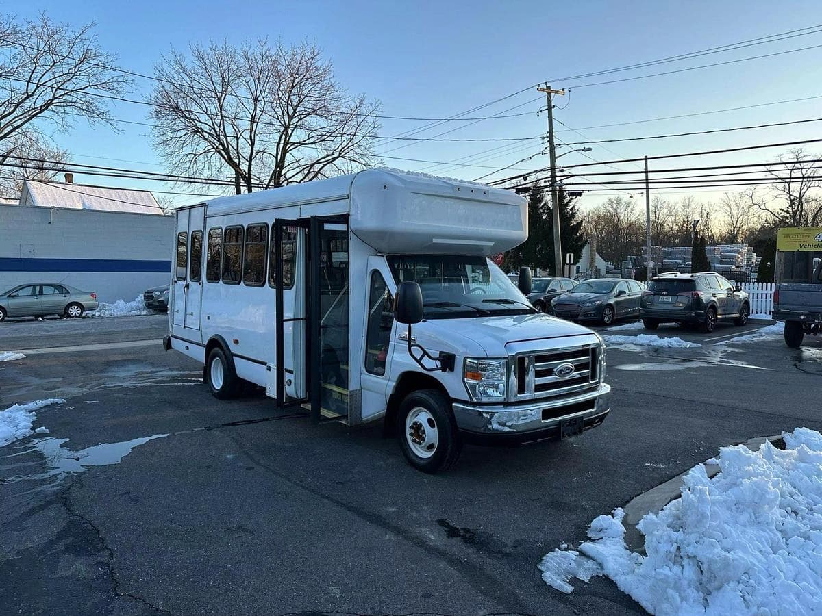 2017 Ford E450 Non-CDL ADA Shuttle Bus - Image 1