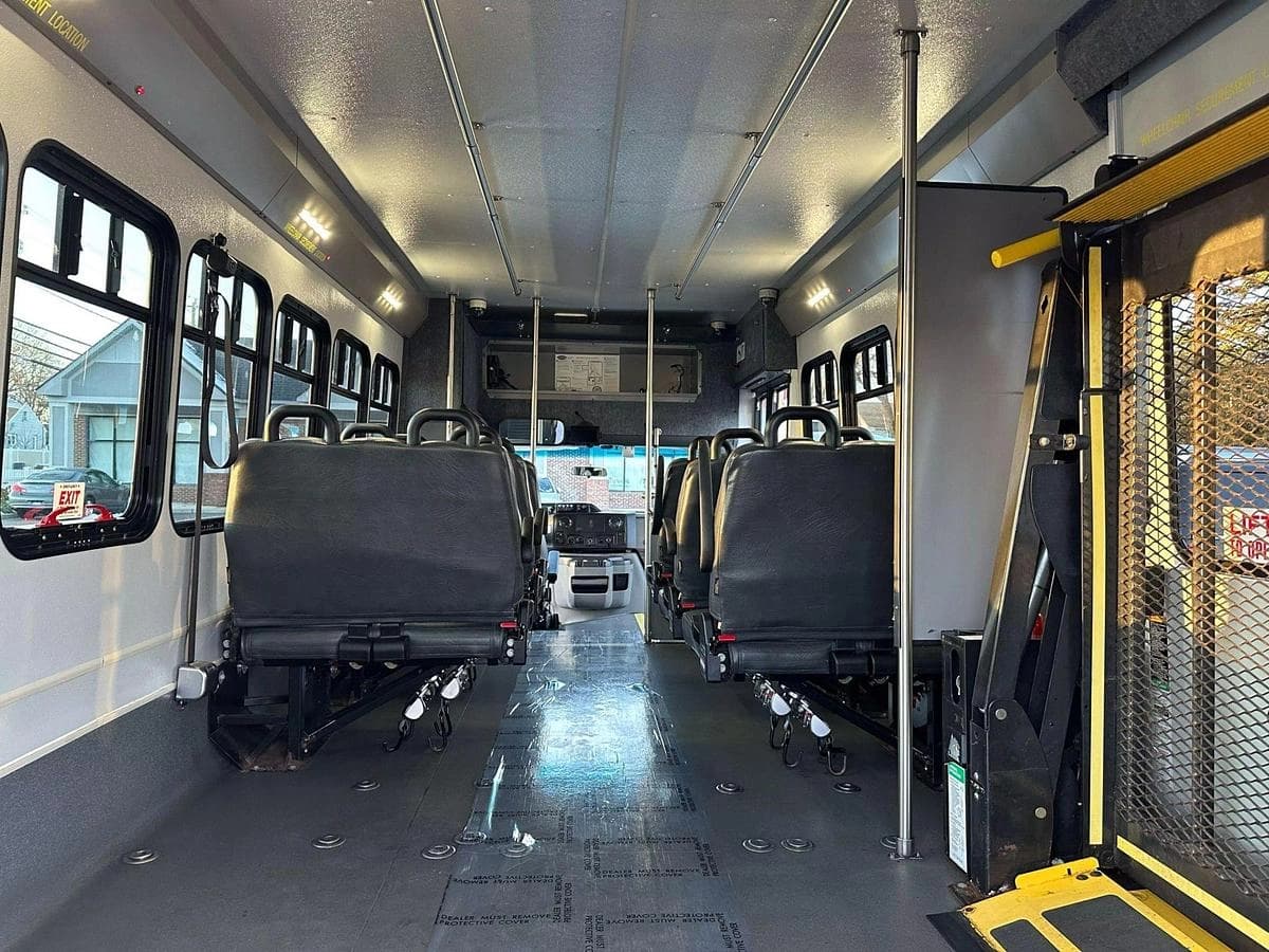 2017 Ford E450 Non-CDL ADA Shuttle Bus - Image 13