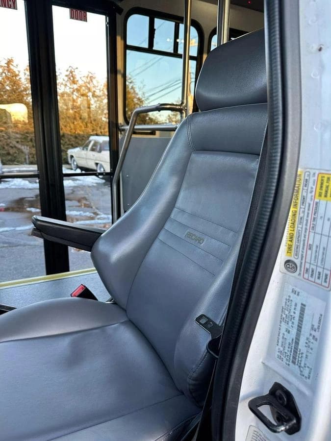 2017 Ford E450 Non-CDL ADA Shuttle Bus - Image 4