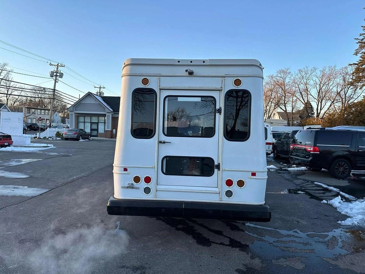 2017 Ford E450 Non-CDL ADA Shuttle Bus - Image 7