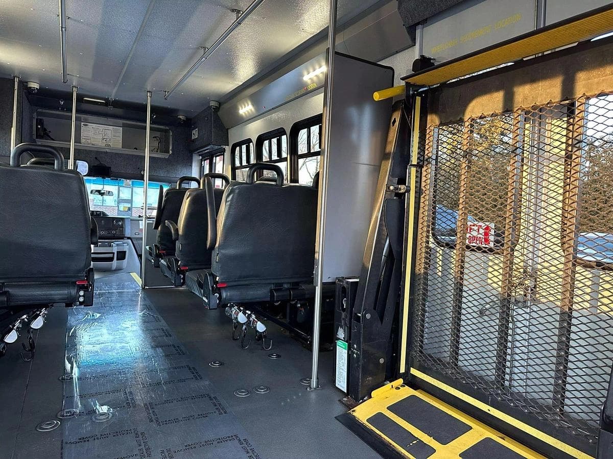 2017 Ford E450 Non-CDL ADA Shuttle Bus - Image 8