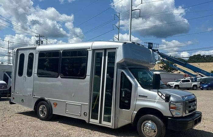 2017 Ford E450 ADA Shuttle Bus - Image 14