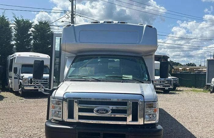 2017 Ford E450 ADA Shuttle Bus - Image 17