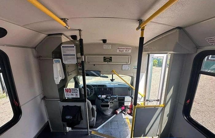 2017 Ford E450 ADA Shuttle Bus - Image 19