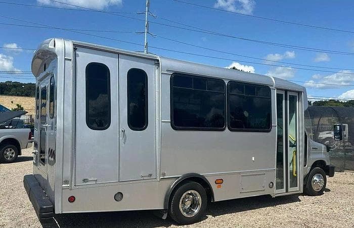 2017 Ford E450 ADA Shuttle Bus - Image 30