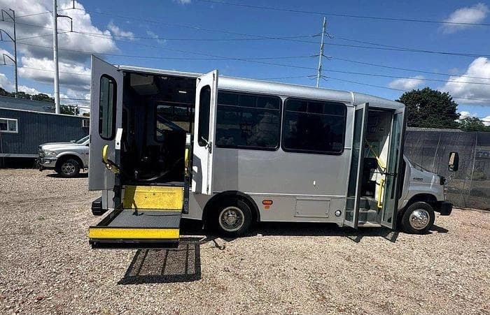 2017 Ford E450 ADA Shuttle Bus - Image 36