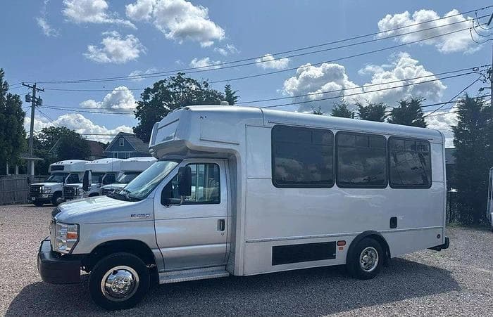 2017 Ford E450 ADA Shuttle Bus - Image 7