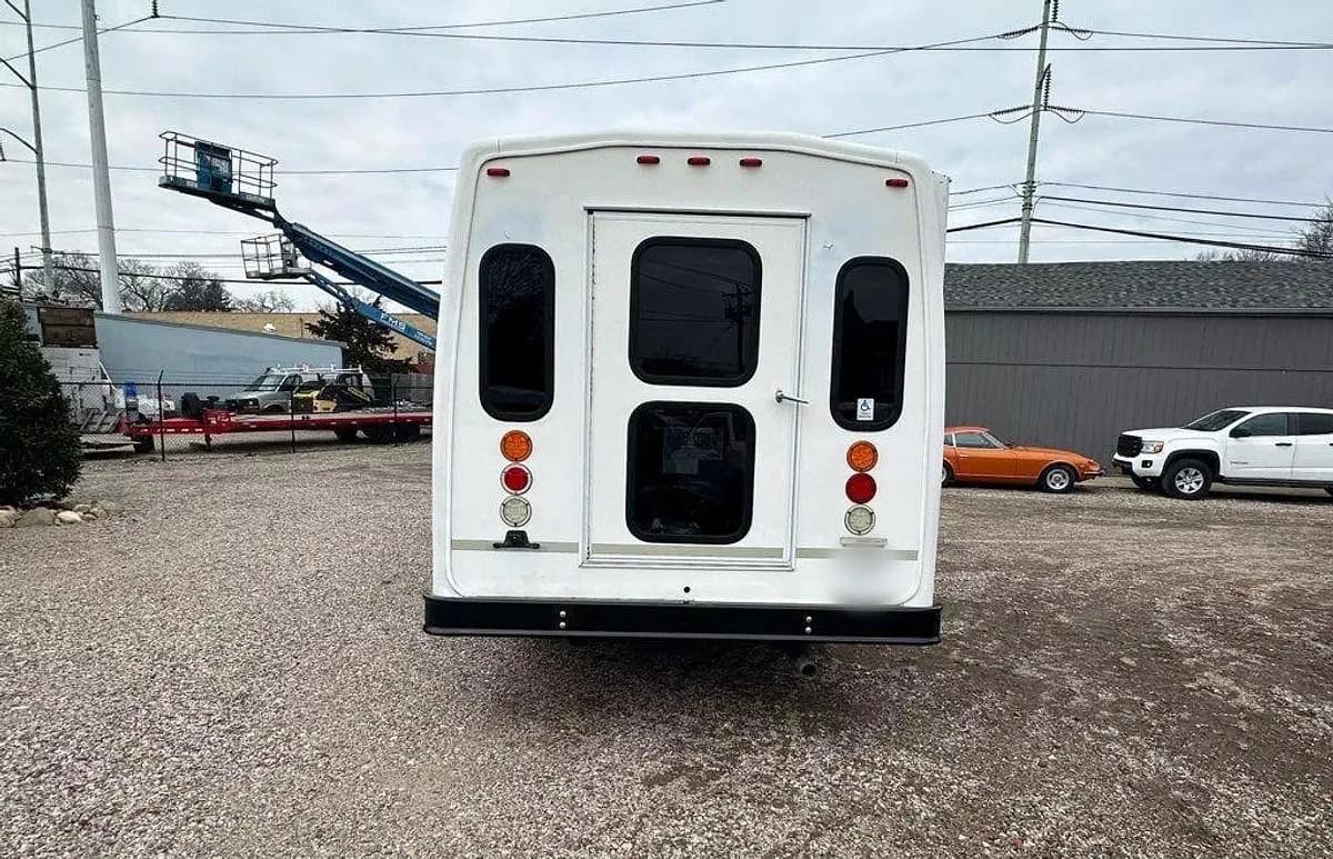 2015 Ford E-350 Non CDL Wheelchair Shuttle Bus - Image 9