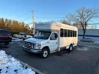 2017 Ford E-450 bus