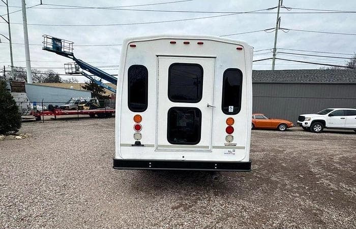 2015 Ford E-350 Non CDL 8/4 Wheelchair Shuttle Bus - Image 3