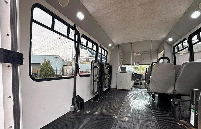 2015 Ford E-350 Non CDL 8/4 Wheelchair Shuttle Bus - Image 5