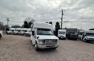 2015 Ford E-350 Non CDL 8/4 Wheelchair bus