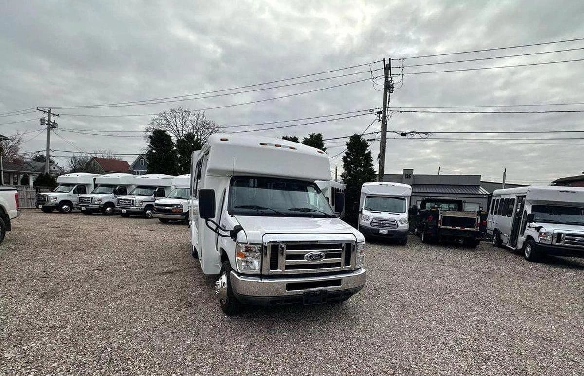 2015 Ford E-350 Non CDL 8/4 Wheelchair Shuttle Bus - Image 1
