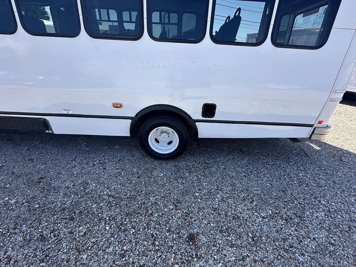 2017 Ford E-450 ADA Shuttle Bus - Image 4